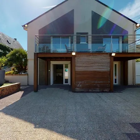 Amare Granville סן-פר-סור-מר