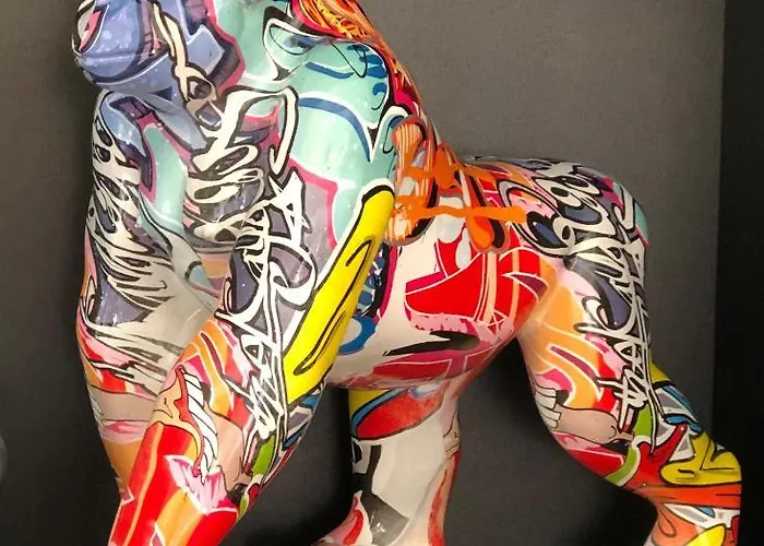 فيلة Amare Granville