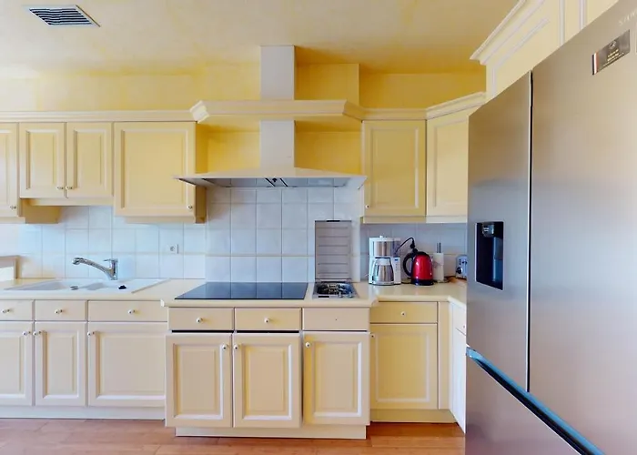 Amare Granville فيلة